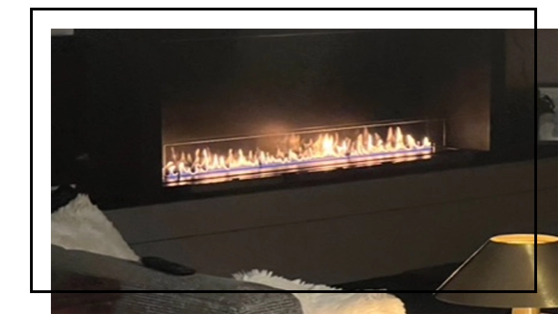 Cheminée à l'éthanol intégrée dans un salon